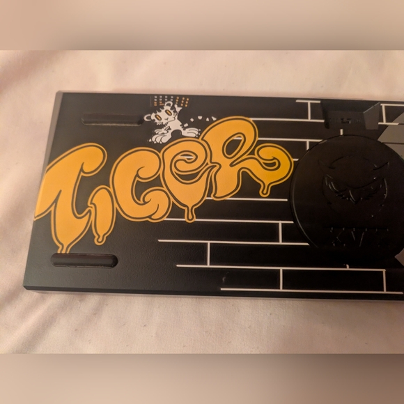 Black and Yellow XVX M61 Tiger Gaming Keyboard Graffiti Style - Picture 9 of 14